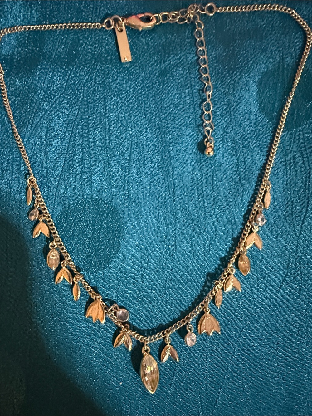 Delicate Gold Leaf Dangle Necklace - Gold